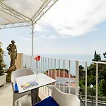 Bed & Breakfast Residenza Al Pesce D'oro 4*