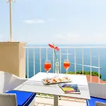 Residenza Al Pesce D'oro Bed & Breakfast 4*