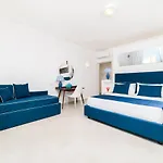 Residenza Al Pesce D'oro Bed & Breakfast 4*